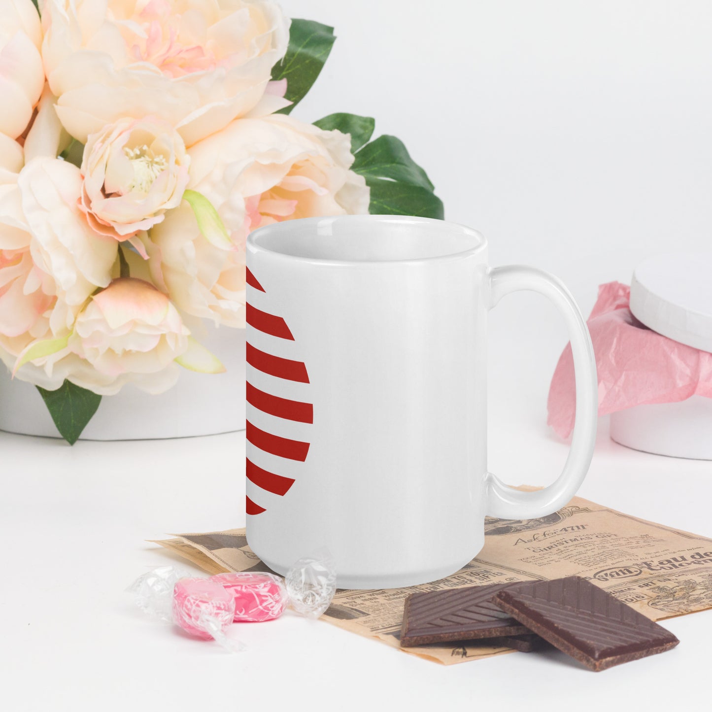 Round American Flag White glossy mug