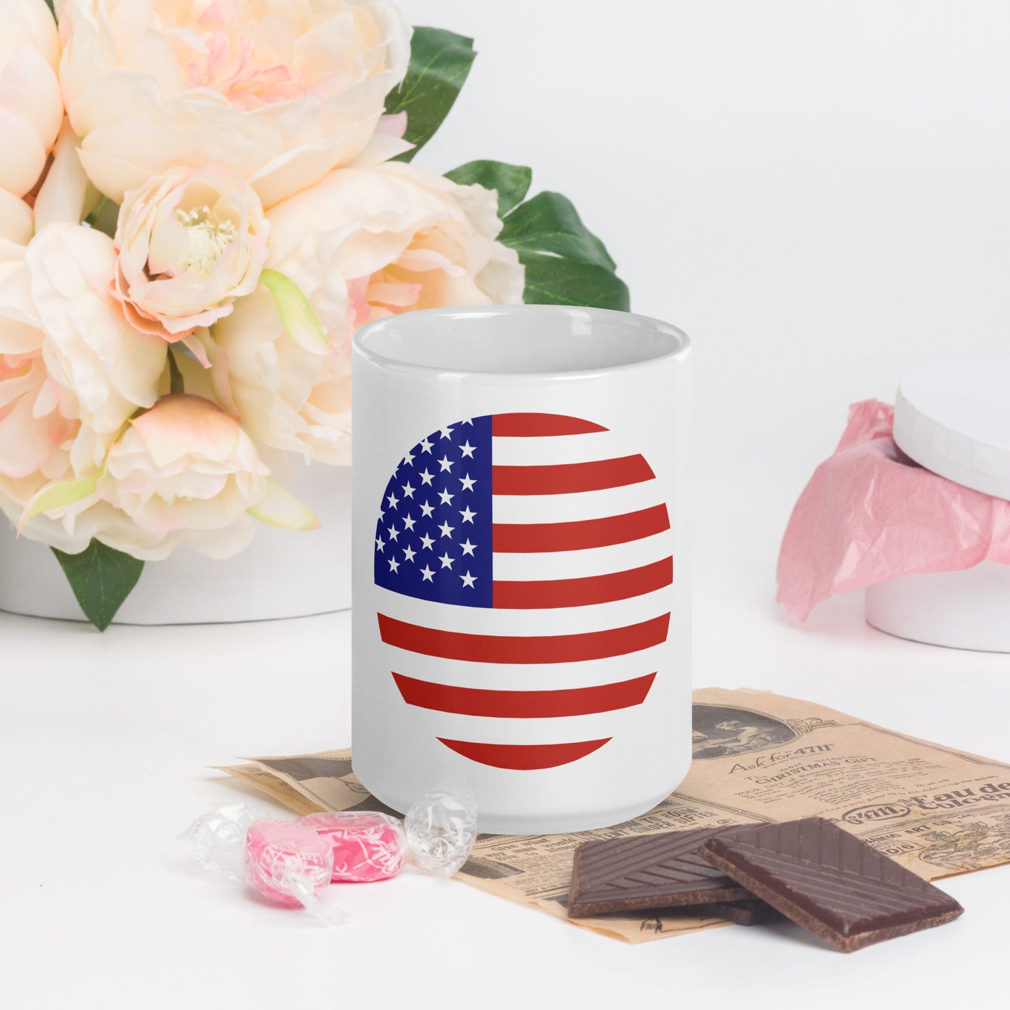 Round American Flag White glossy mug