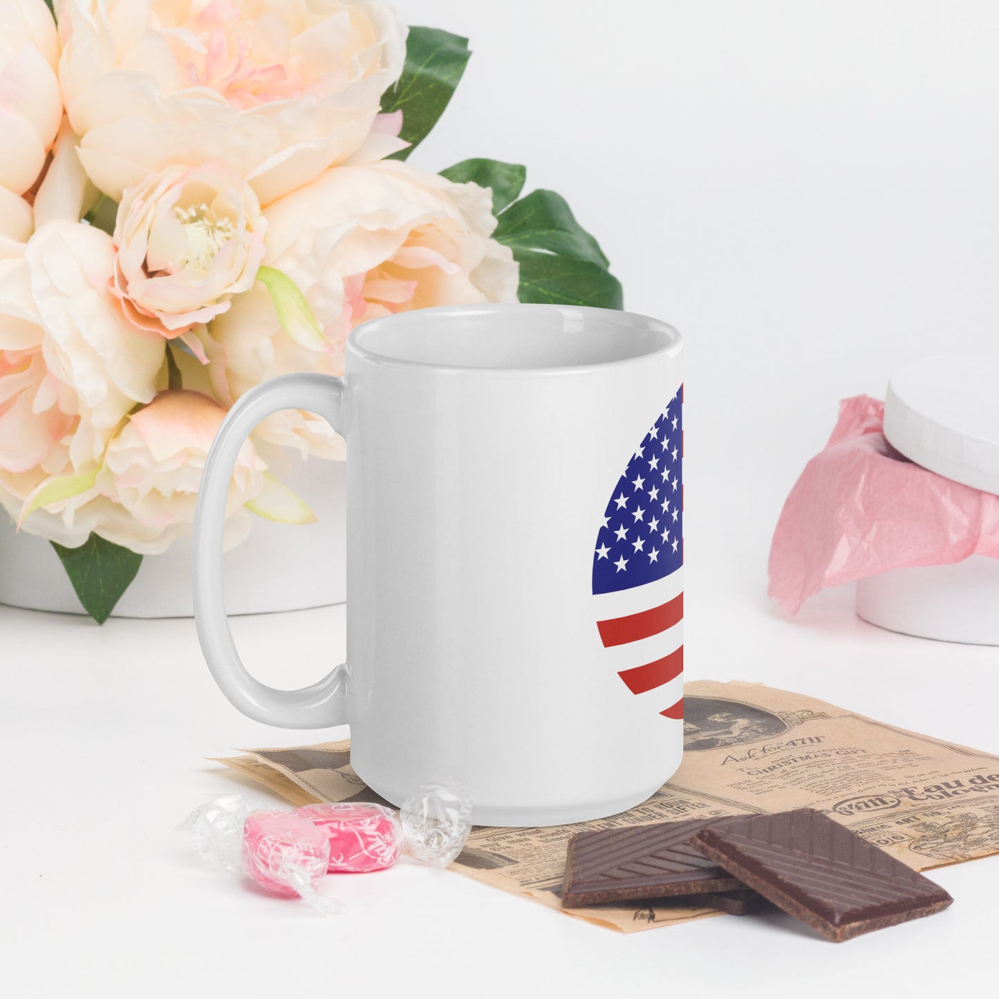 Round American Flag White glossy mug